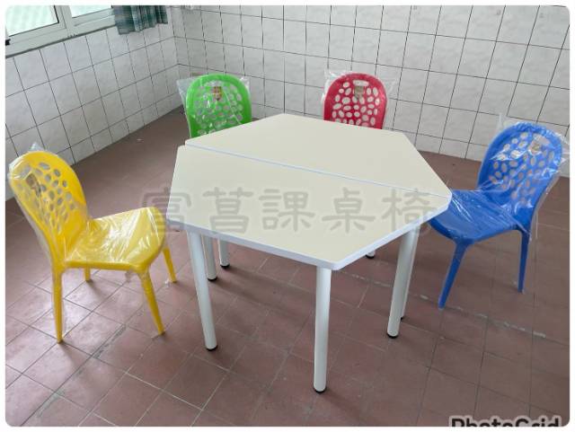 FC-T01-梯形桌/彩色面(圓管腳)教室圖